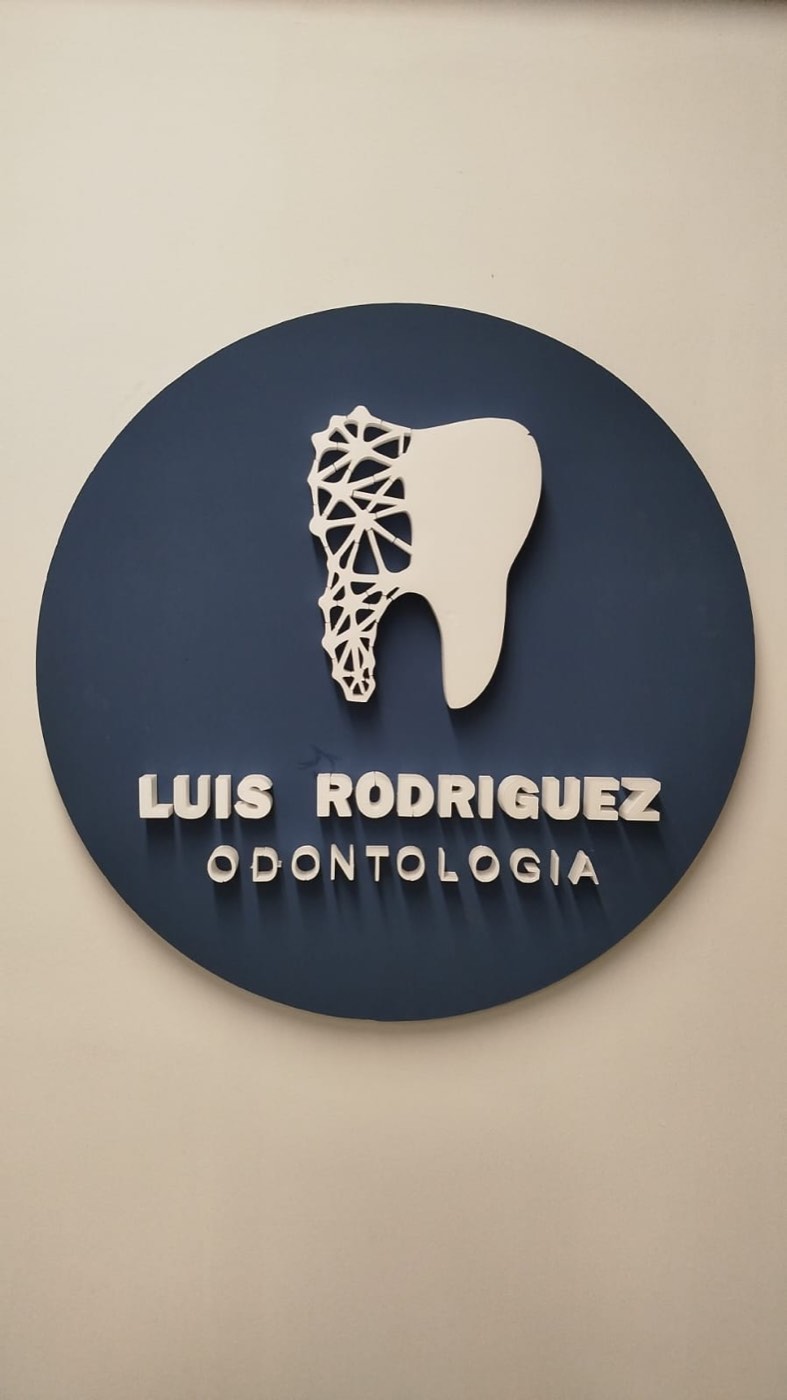 Cartel de entrada Luis Rodríguez Odontología