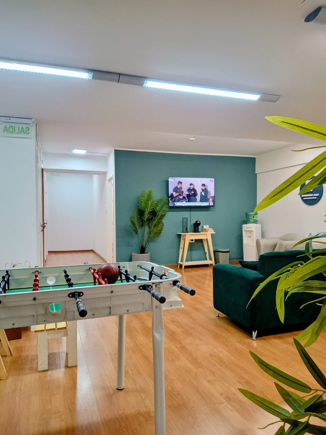 Sala de espera con metegol